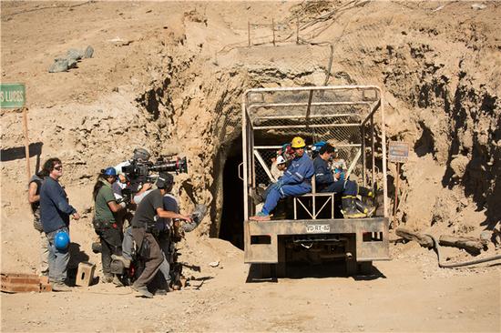 《地心营救》首曝内地版预告片 救援难度堪比《火星救援》_新浪安徽_新浪网