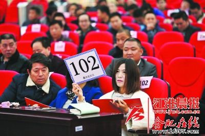 合肥首批市直200辆公车昨开拍 事业单位、国企