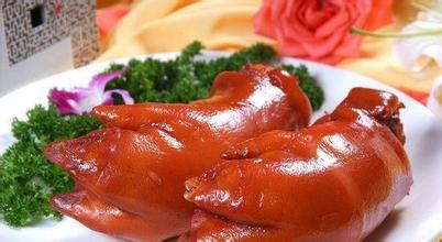 小伙顿顿不离卤猪蹄 胸部变大不敢当众脱衣