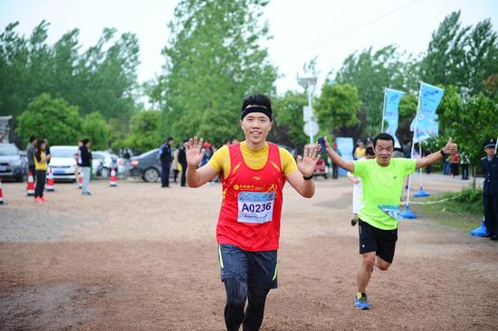 中信银行合肥分行参加乡村越野半程马拉松比赛