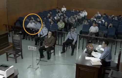 淮南法院副院长当庭传书 专家建议上级法院调