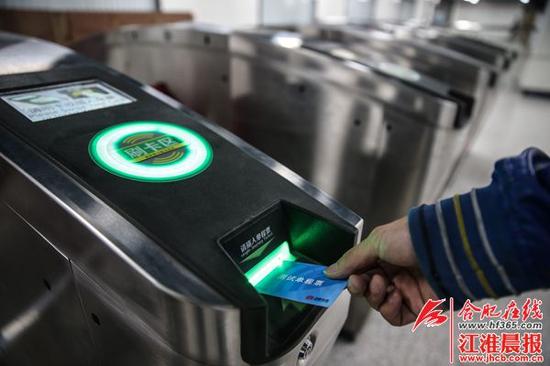 合肥地铁自助售票机下月全部就位 20秒就能买