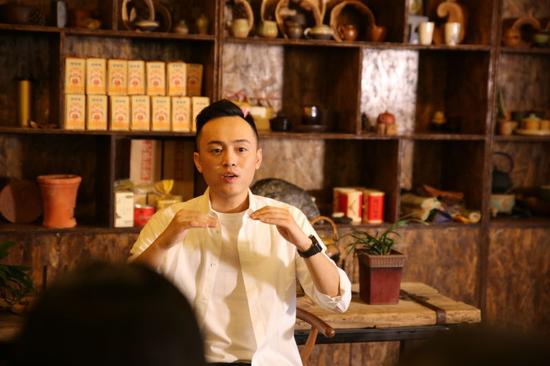 人气作家刘同携新书《向着光亮那方》来肥举办签售会_新浪安徽_新浪网