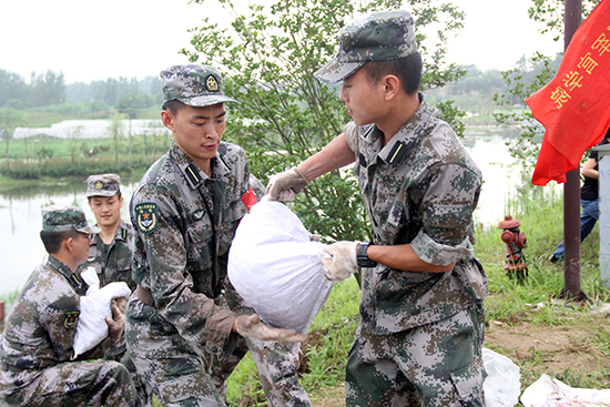 直击暴雨:陆军军官学院打响三河古镇保卫战