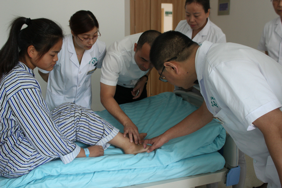 白癜风患者可到合肥华夏免费体验智能新技术