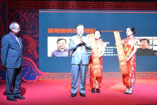 習明书院院长朱荣智先生致辞并介绍讲师团队