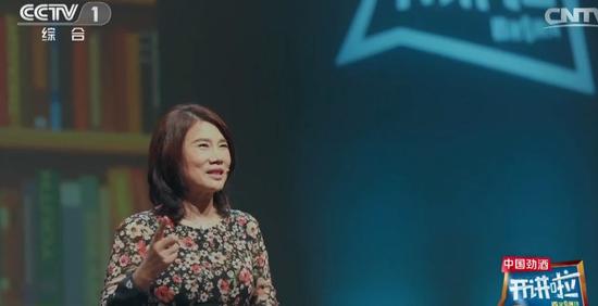 图为董明珠演讲现场