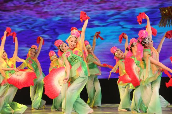 领略“东方芭蕾”的美 蚌埠花鼓灯艺术交流展周圆满结束_手机新浪安徽_新浪网