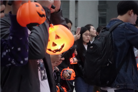 达乐园万圣季走进安徽高校 鬼魅cosplay快闪引