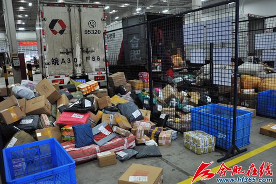10亿件包裹合肥快递压力大 黑科技提高工作效
