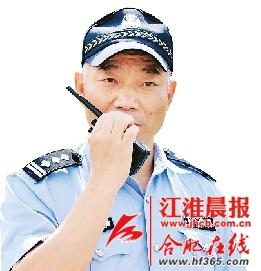 初四,合肥民警陈春芳倒在工作岗位上。
