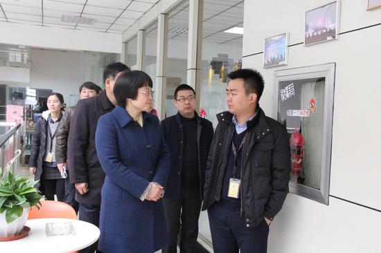 包河区区委副书记王海霞调研新浪安徽