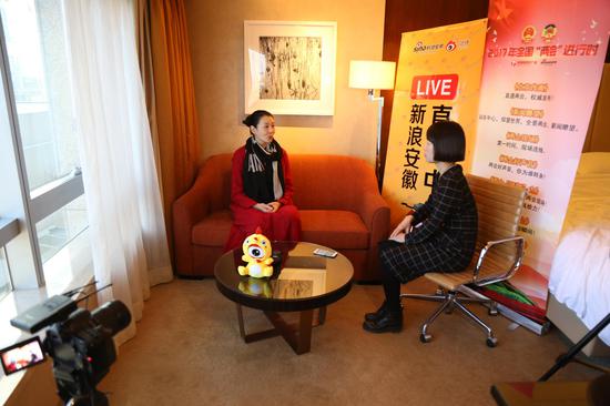 两会访谈安徽再芬黄梅艺术剧院院长韩再芬 聚