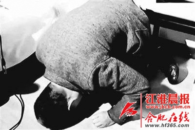 3月20日晚,奥凯电缆法定代表人王志伟下跪道歉。(资料图)
