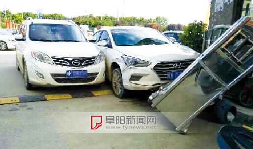 女司机穿高跟鞋 误把油门当刹车