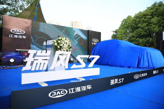 上市发布会在阿酋湾水上乐园举办