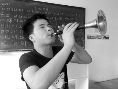 亳州盲人小伙吹进全国残疾人艺术汇演赛场