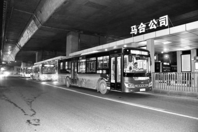 裕溪路公交专用道岛式站台