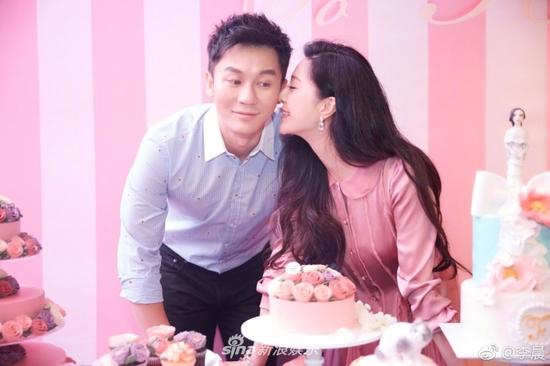 李晨求婚范冰冰成功 跑男团杨幂吴亦凡等齐送