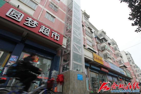 林业小区首部完工的电梯