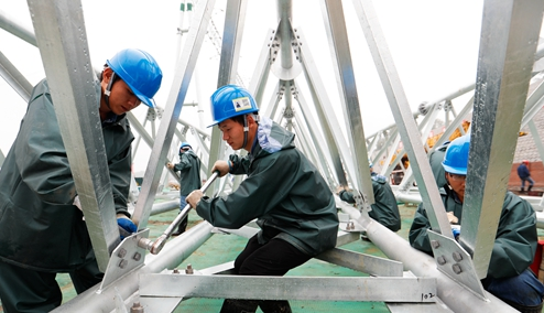 芜湖电力施工人员喜迎国庆施工忙