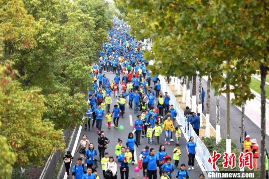 2017合肥国际马拉松圆满举行 28000名选手燃爆赛道
