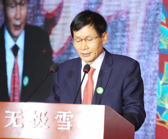雪榕董事长_思榕科技董事长照片