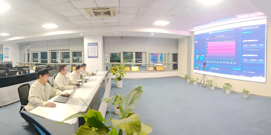（安徽移动保障团队实时监测网络负荷情况）