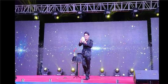 魔术表演(平常心/图)
