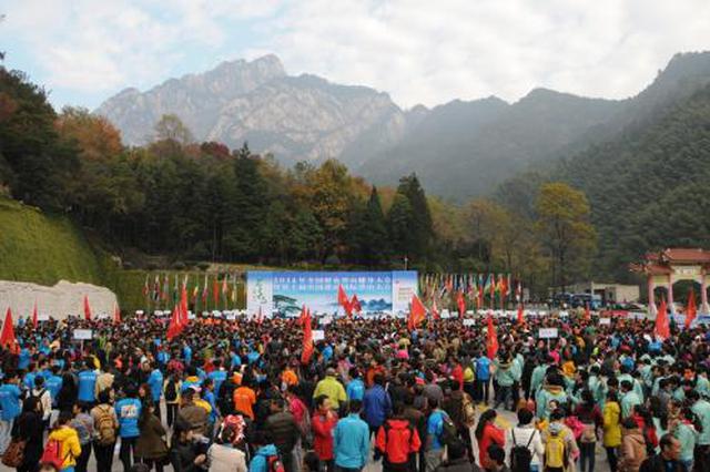 三大登山赛事在黄山同时举行