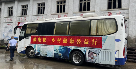 乡村义诊公益活动排队现场