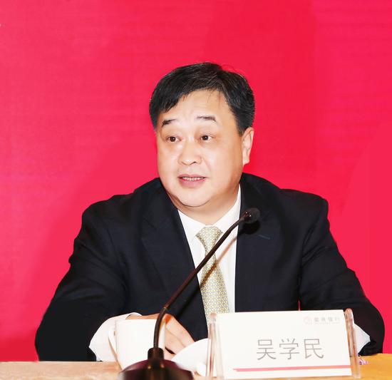(配图:吴学民董事长宣讲照片)
