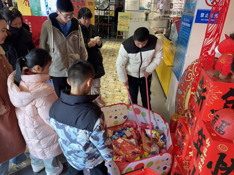 肥东人民路店举办“新春筷乐夹夹乐”活动