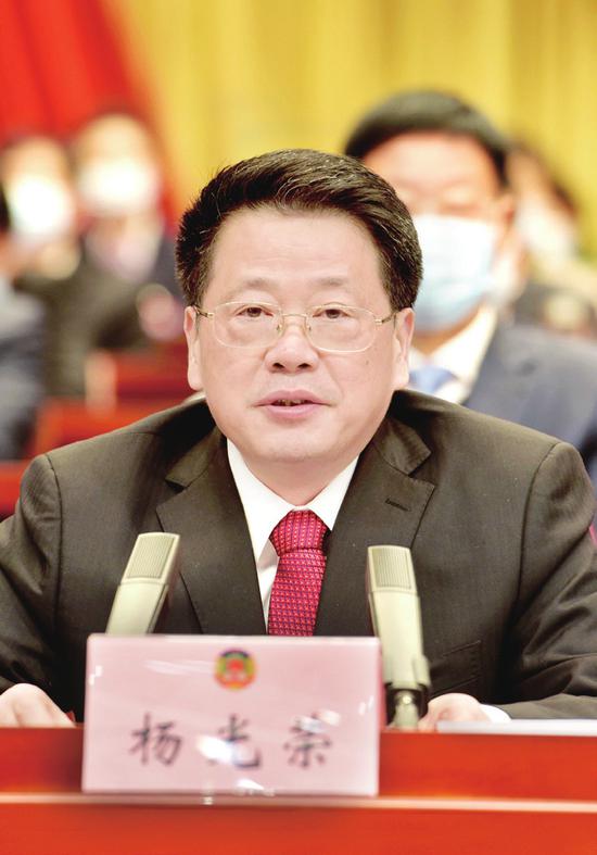 1月21日下午,中国人民政治协商会议第五届阜阳市委员会第五次会议胜利闭幕。副省长、市委书记杨光荣出席会议并讲话。本报记者 郭海洋 摄