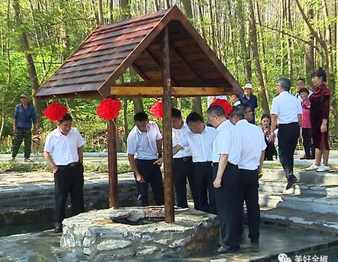 县领导一行沿椒岭风景线进行实地查看