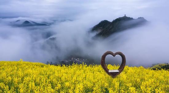 歙县乡村油菜花艺术季活动布置现场