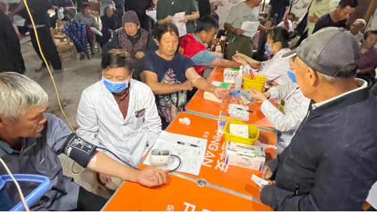 乡村义诊公益活动体检现场