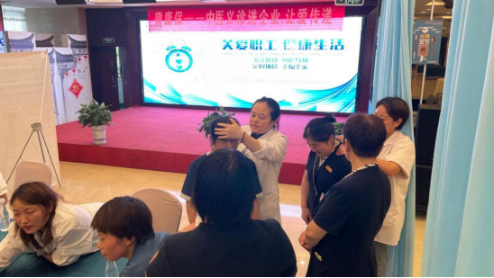 企业义诊公益诊疗现场