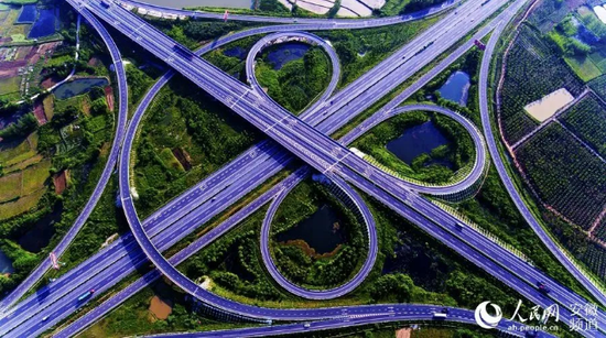 滁州吴庄立交俯瞰图。滁州高速公路总里程位居安徽第一。滁州市委宣传部供图