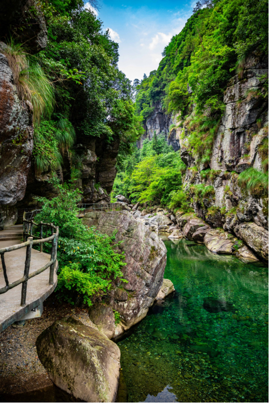 石台县牯牛降景区 百丈崖(图源:安徽省文化和旅游厅)