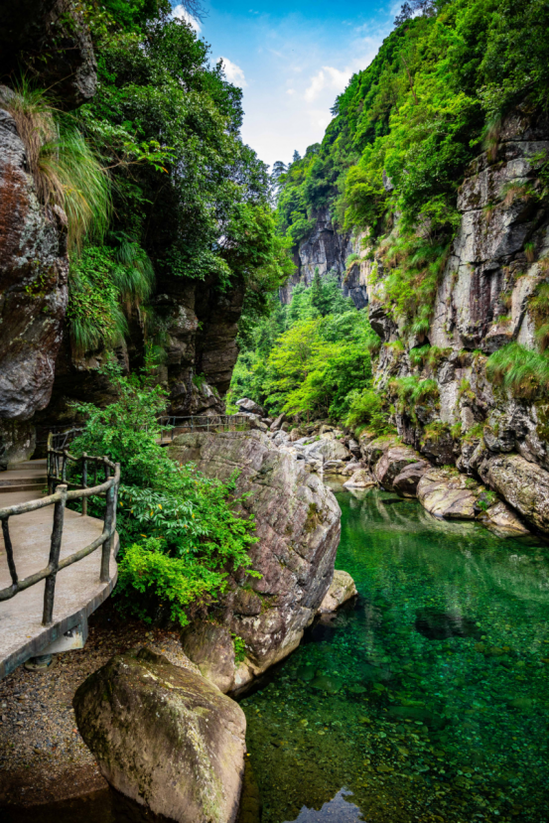 石台县牯牛降景区 百丈崖（图源：安徽省文化和旅游厅）