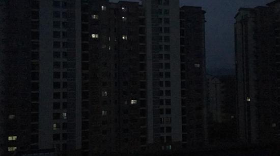 早晨6∶00不到,毛坦厂中学旁的出租房内陆续亮起了灯光