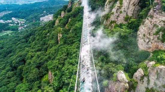  繁昌区马仁奇峰景区飞龙玻璃桥 （图源：马仁奇峰景区）