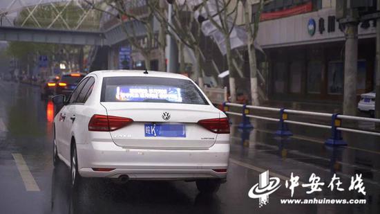 投屏式led全时段滚动播放法治宣传短片