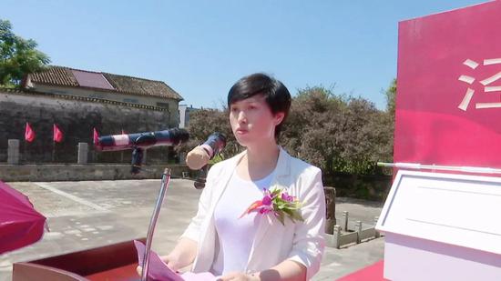 泾县人民政府副县长张素兰致辞