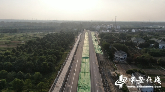 G206连接线一期工程（原三国城路）项目主车道提前贯通