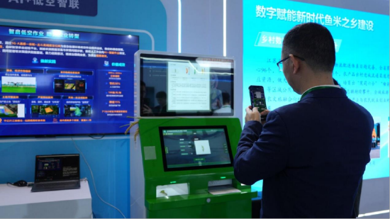 中国移动万象耕耘农业大模型一体机