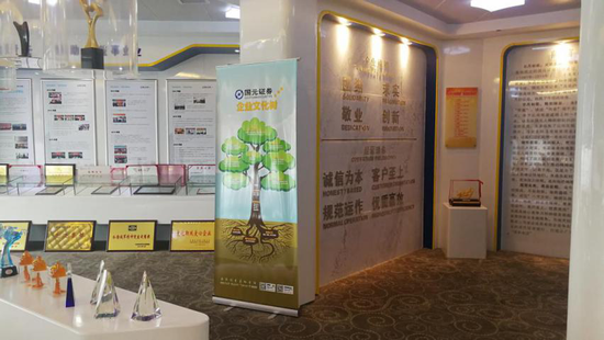 公司建设的荣誉室展示公司历史和荣誉。