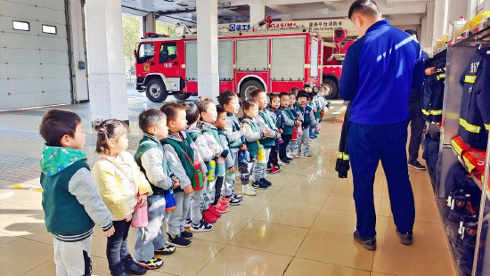 ▲合财卓雅幼儿园孩子们参观消防大队