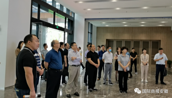 安徽省商务厅开发区处一行及舒城县领导一同参观精卓光显项目